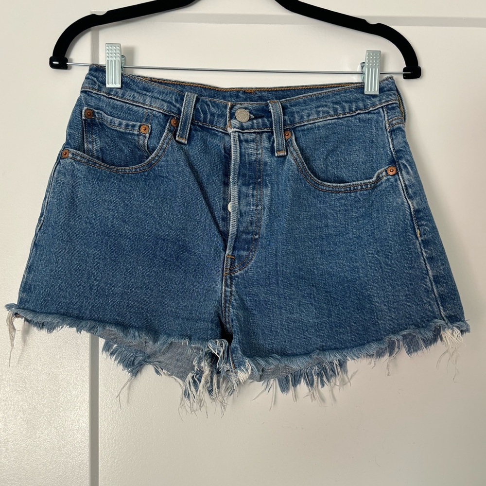 Levi’s 501 Original dark wash raw hem shorts 26 women’s